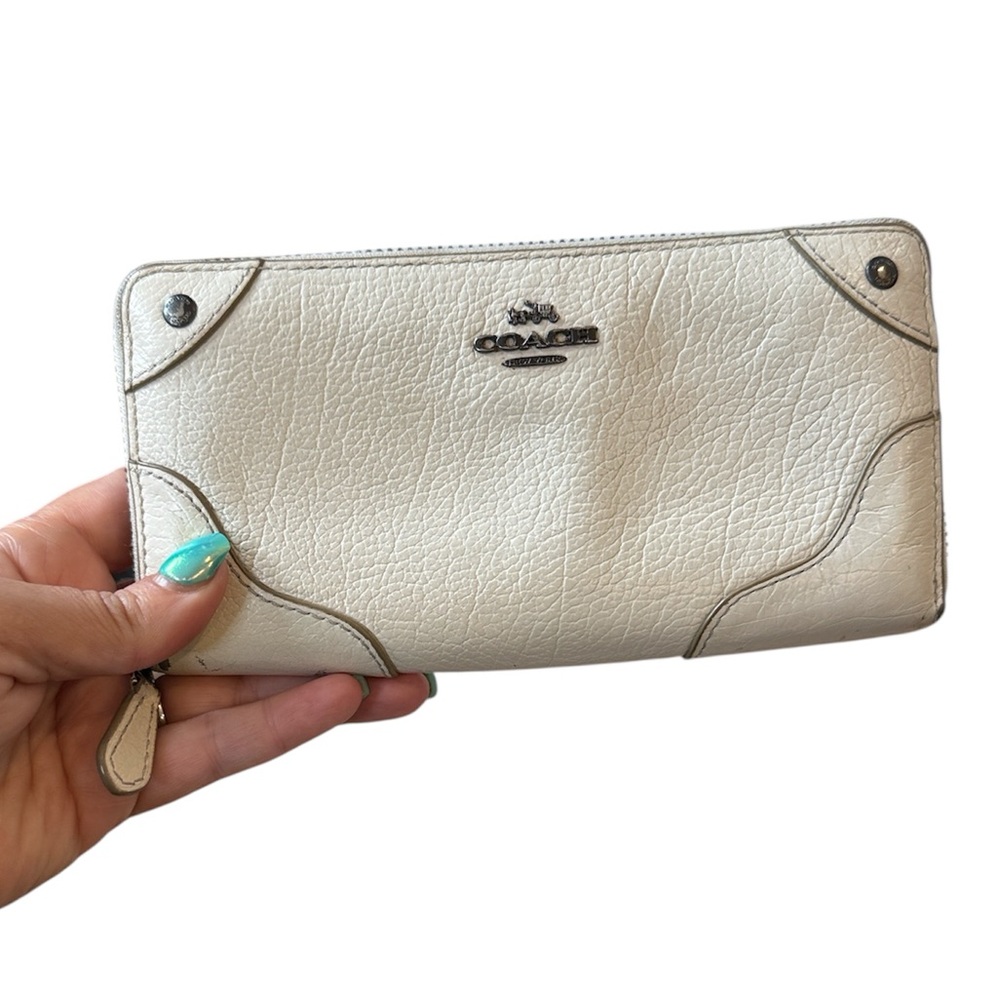 Coach Cream Leather Women's Wallet - Rehab - Read - zip around clutch